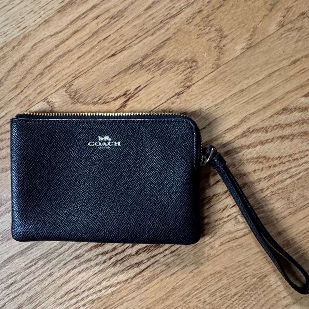 COACH Corner Zip Wristlet Black